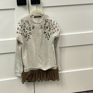 Girls leopard print sweater.